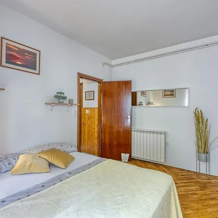 Apartment Marija Busoler *